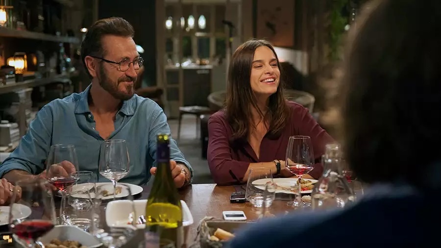 Dobrze się kłamie w miłym towarzystwie